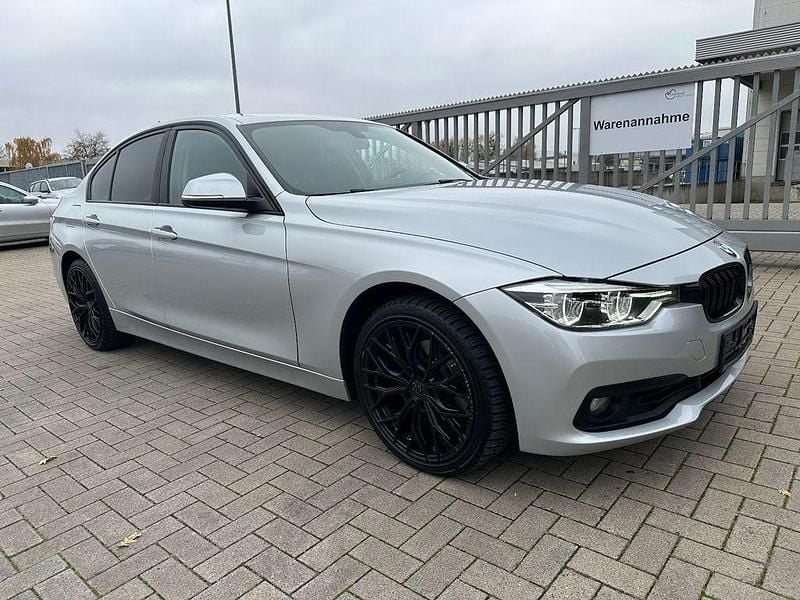 Gebraucht BMW 318 Advantage 136 PS (100 kW) 2017 Silber Limousine