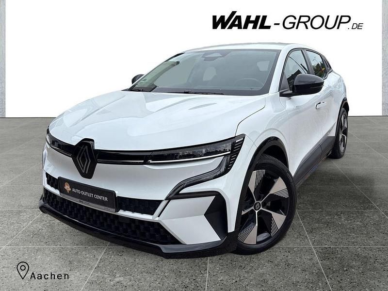 Weiß Gebraucht 2023 Renault Mégane Equilibre Limousine | 27.990 € - Bild 1/4