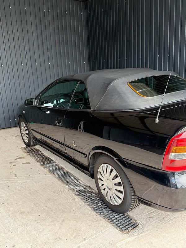 Schwarz Gebraucht 2003 Opel Astra Cabriolet Cabrio | 1.500 € (Guter Preis) - Bild 1/4