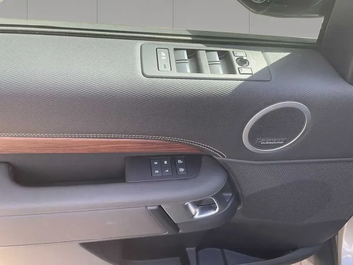 Gebraucht Land Rover Discovery 5 353 PS (259 kW) 2024 Silicon silver SUV