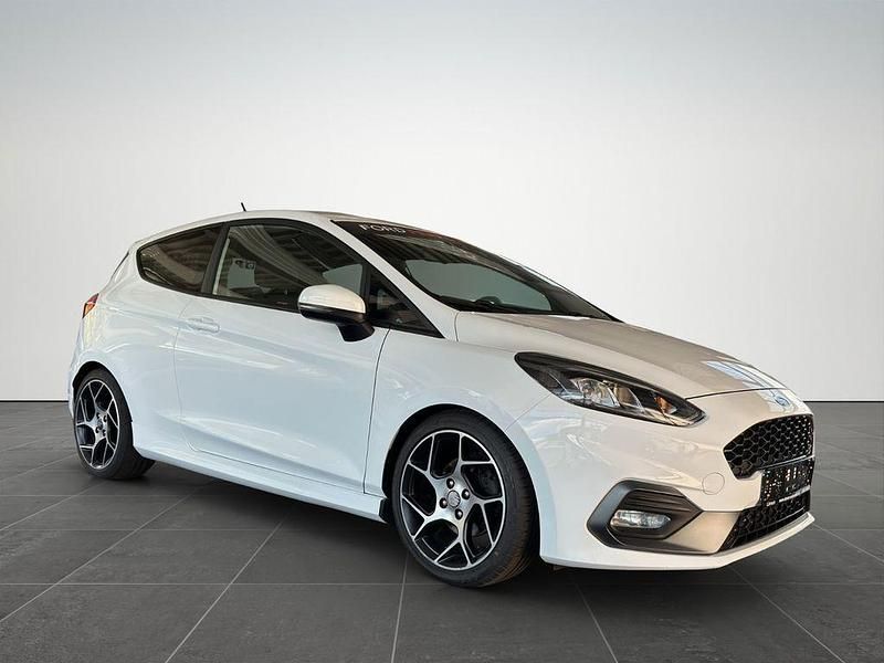 Gebraucht Ford Fiesta ST 200 PS (147 kW) 2018 Weiß Kleinwagen