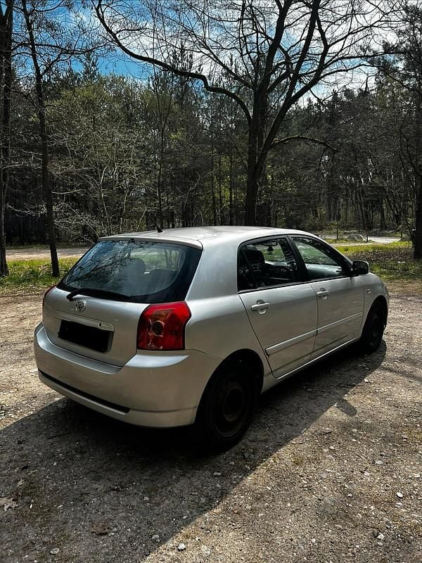 Używany Toyota Corolla 110 KM (80 kW) 2006 Srebrny Sedan/Limuzyna