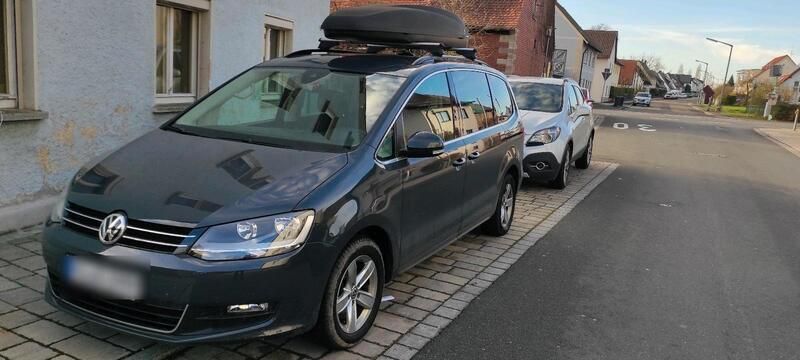 Grau Gebraucht 2019 VW Sharan Van / Kleinbus | 26.500 € (Fairer Preis) - Bild 1/4