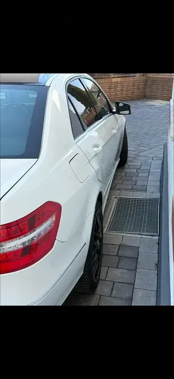 Second-hand Mercedes E200 Avantgarde 184 CP (135 kW) 2011 Alb Berlinǎ