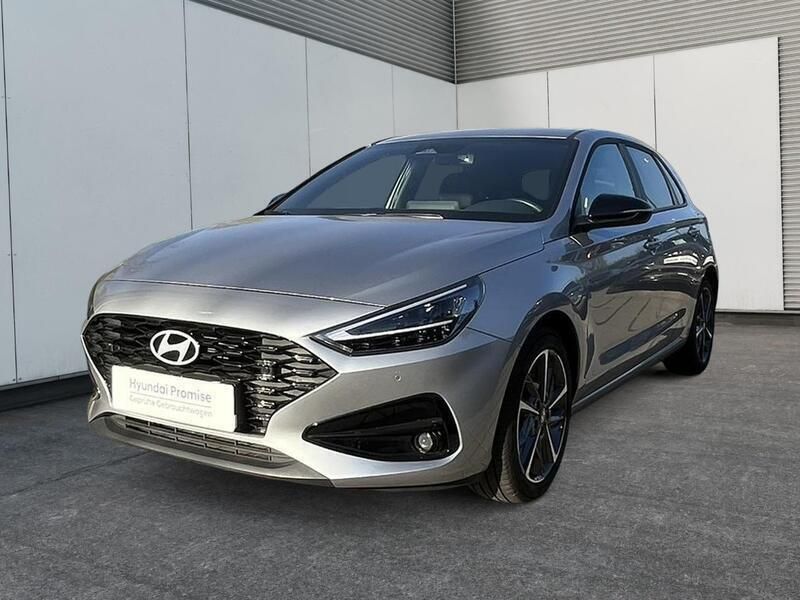 Shimmering silver Gebraucht 2024 Hyundai i30 Advantage Limousine | 21.950 € (Fairer Preis) - Bild 1/4