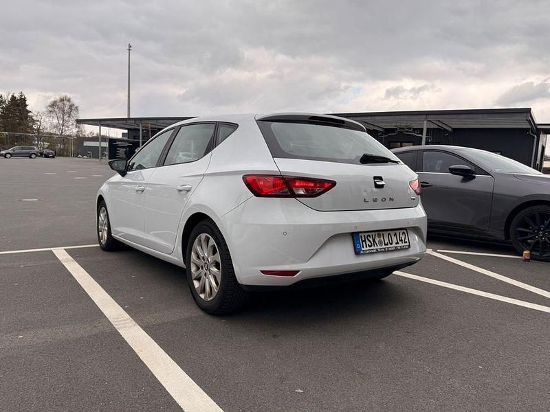 Gebraucht Seat Leon 105 PS (77 kW) 2014 Weiß Limousine