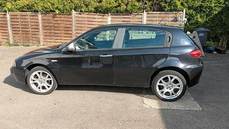 Gebraucht Alfa Romeo 147 105 PS (77 kW) 2010 Schwarz Kleinwagen