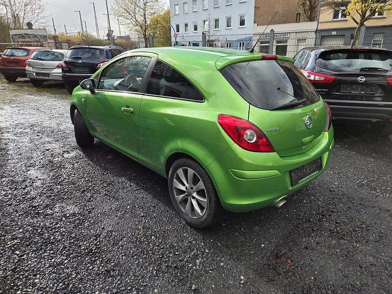 Gebraucht Opel Corsa 69 PS (50 kW) 2014 Grün Kleinwagen