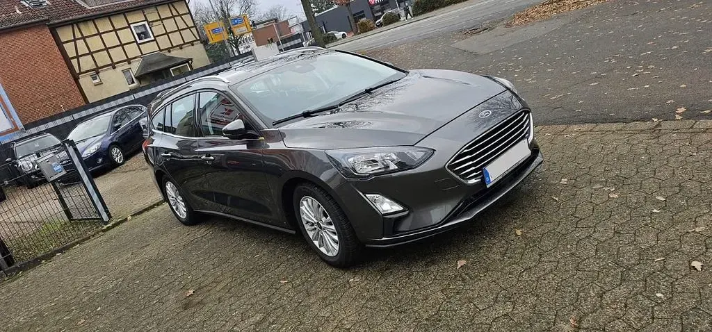 Gebraucht Ford Focus Titanium 120 PS (88 kW) 2020 Grau Limousine