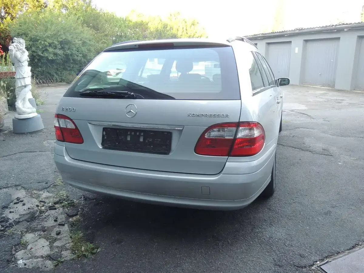 Gebraucht Mercedes E200 163 PS (119 kW) 2004 Brillantsilber  metalliclack Kombi