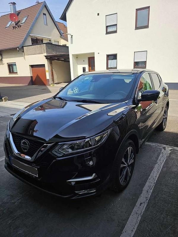 Schwarz Gebraucht 2019 Nissan Qashqai N-Connecta SUV | 15.000 € (Fairer Preis) - Bild 1/4