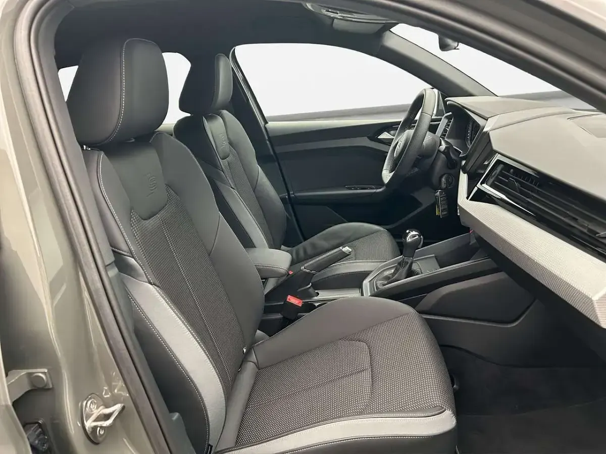 Gebraucht Audi A1 S-Line 150 PS (110 kW) 2025 Chronosgrau metallic SUV