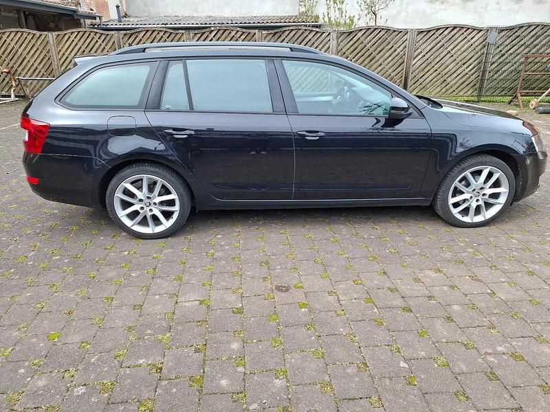 Gebraucht Skoda Octavia 105 PS (77 kW) 2014 Schwarz Kleinwagen