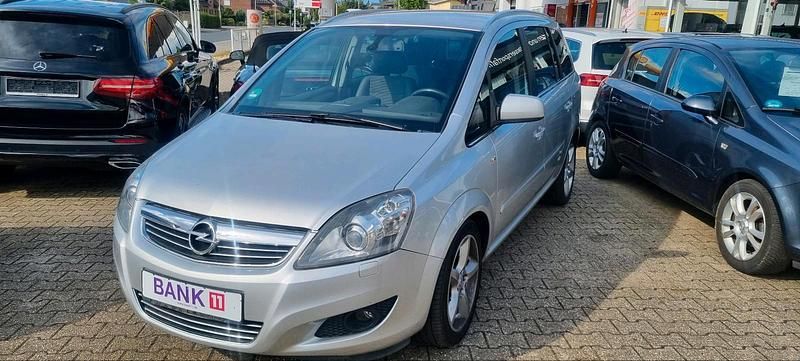 Silber Gebraucht 2011 Opel Zafira Van / Kleinbus | 5.500 € (Etwas zu teuer) - Bild 1/4