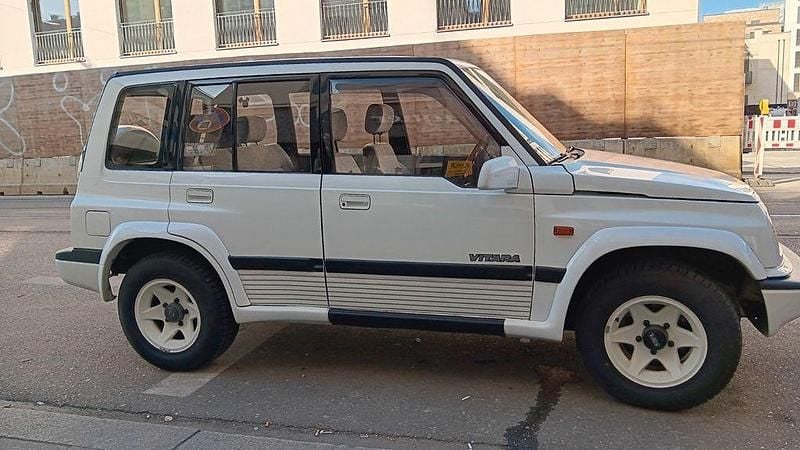 Weiß Gebraucht 1993 Suzuki Vitara Exclusive SUV | 5.000 € - Bild 1/4
