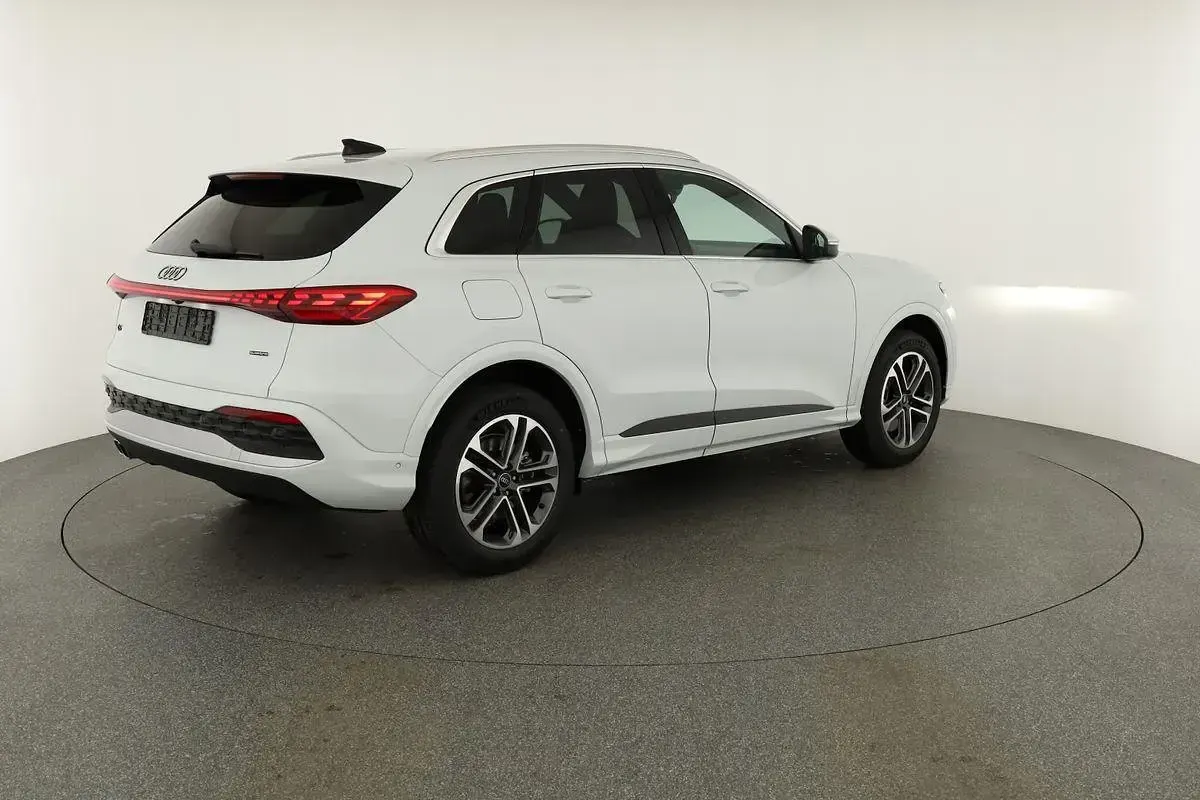 Neu Audi Q5 Ambiente 204 PS (150 kW) 2026 Gletscherweiß metallic SUV