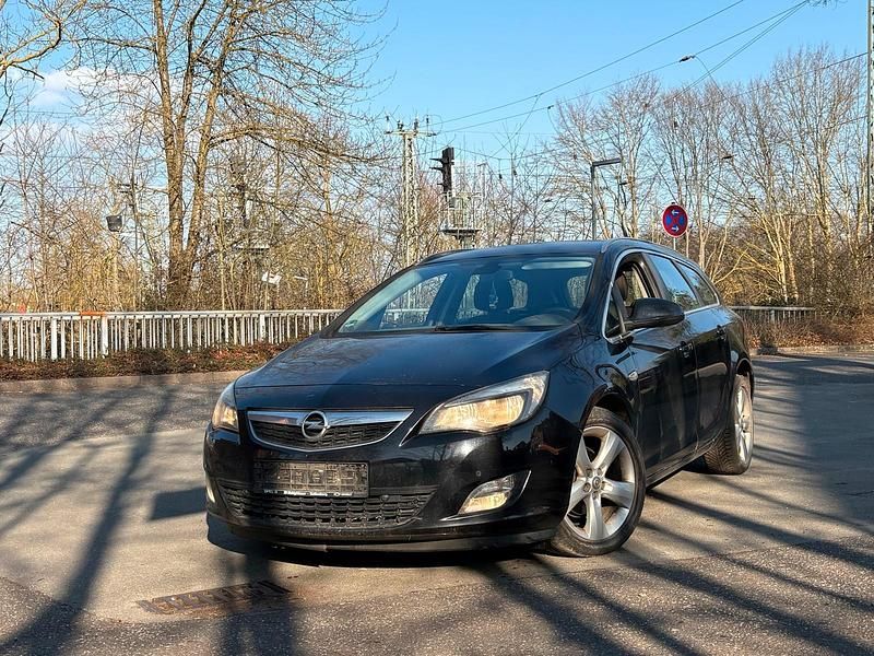 Gebraucht Opel Astra 140 PS (102 kW) 2011 Schwarz Kombi
