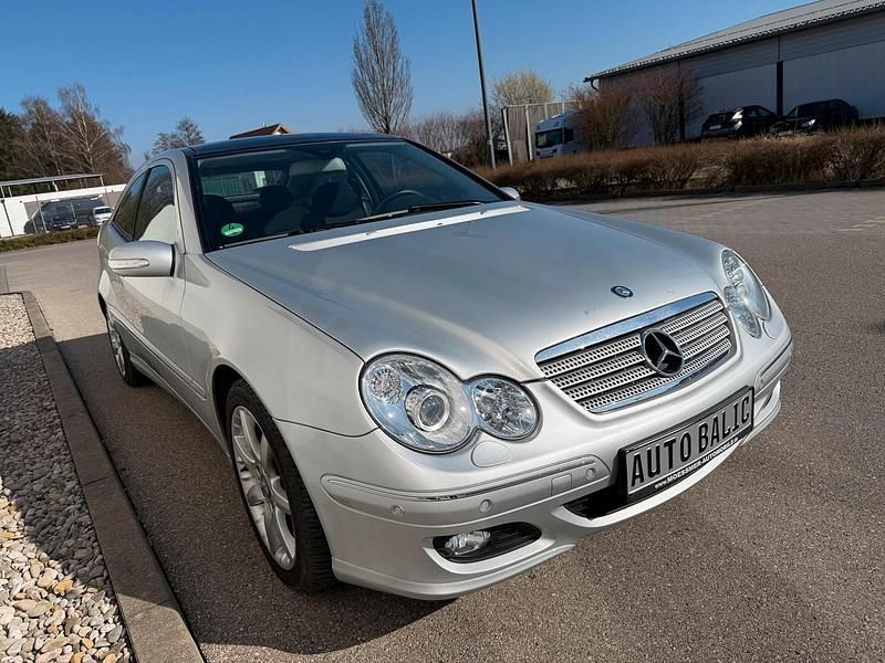 Gebraucht Mercedes C200 163 PS (119 kW) 2008 Grün Coupé