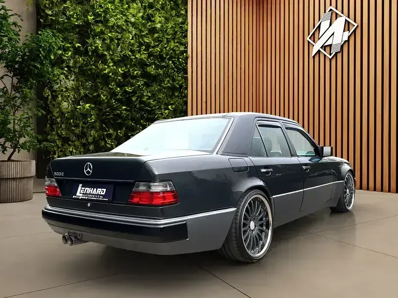 Gebraucht Mercedes E500 1992 Schwarz Limousine