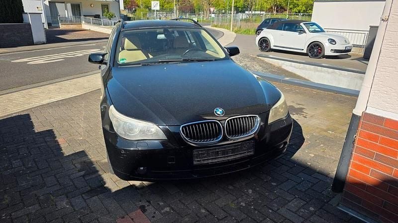 Gebraucht BMW 523 177 PS (130 kW) 2005 Schwarz Kombi