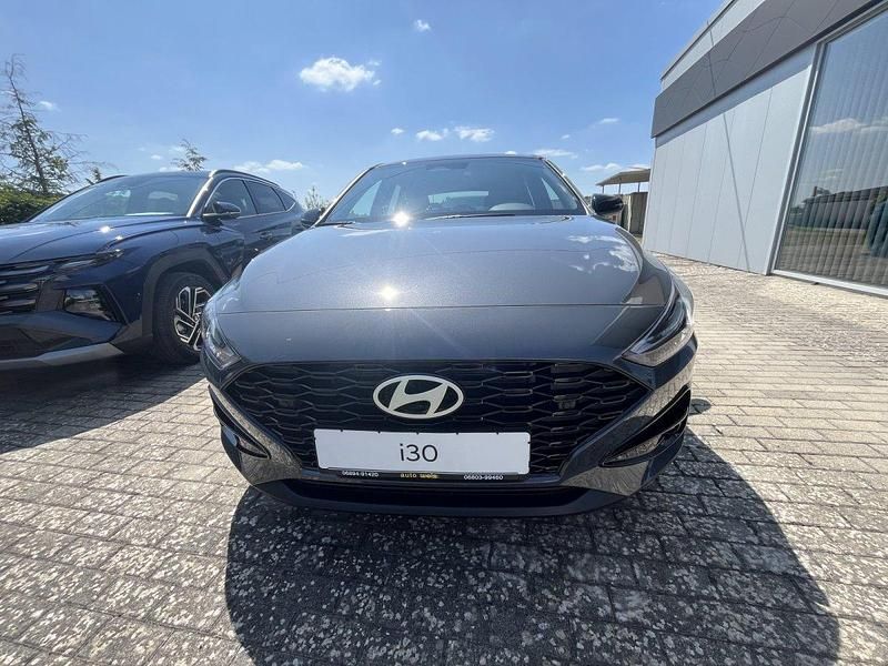 Gebraucht Hyundai i30 Advantage 140 PS (102 kW) 2025 Ecotronic grey Limousine