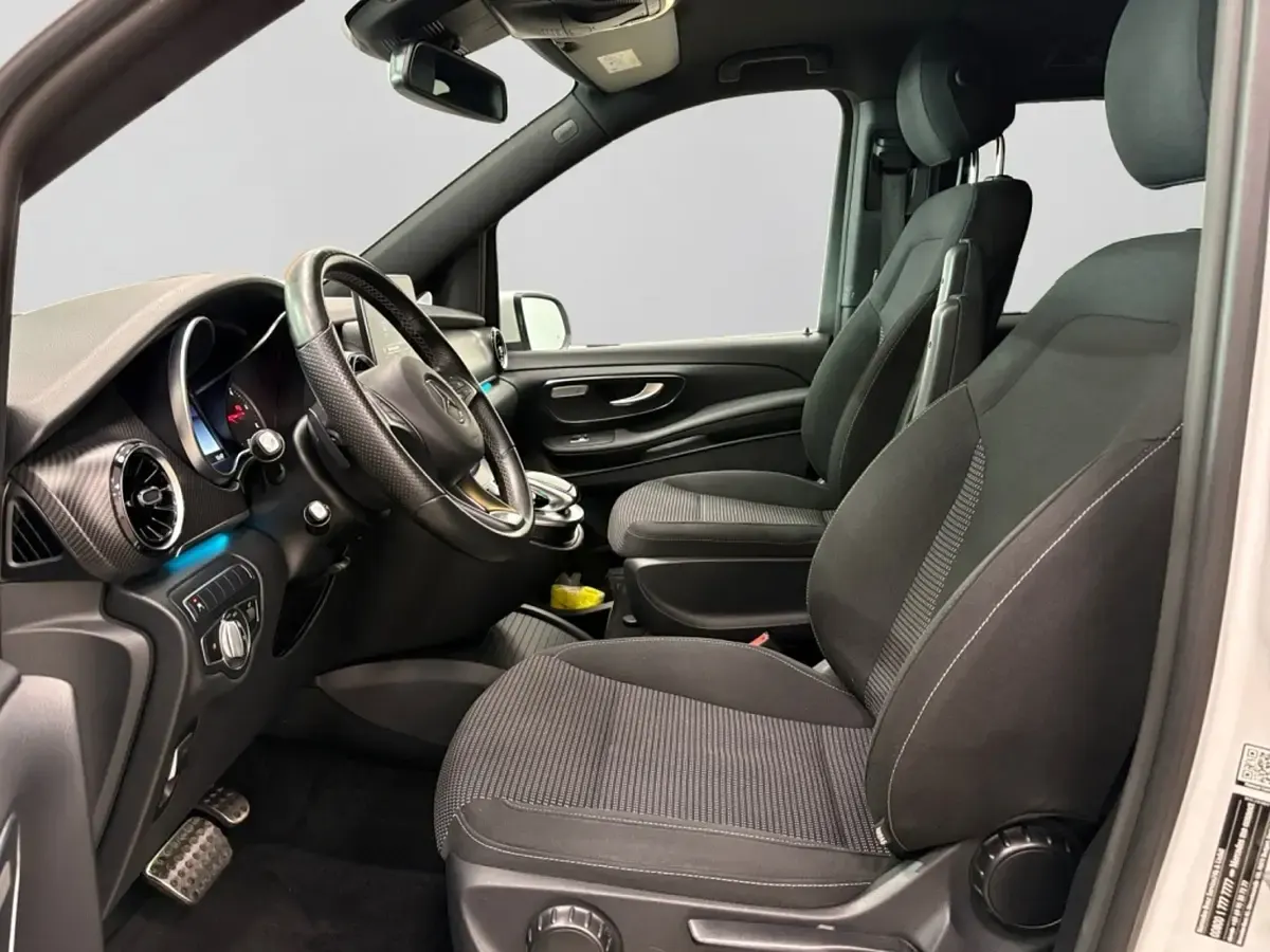 Gebraucht Mercedes V300 AMG 239 PS (175 kW) 2020 Bergkristallweiß Van / Kleinbus