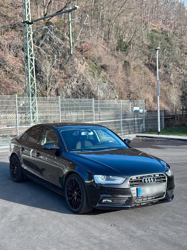 Schwarz Gebraucht 2014 Audi A4 Ambiente Limousine | 12.100 € (Fairer Preis) - Bild 1/4