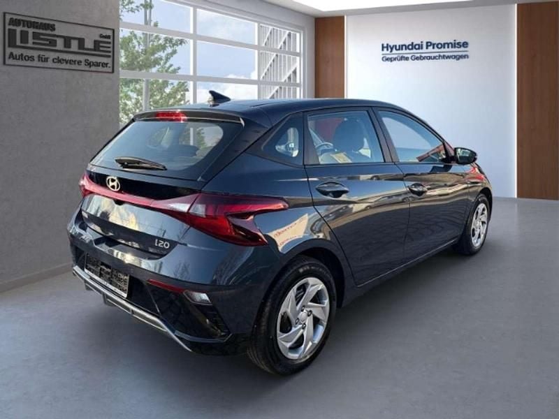Gebraucht Hyundai i20 Essential 101 PS (74 kW) 2024 Grau Kleinwagen