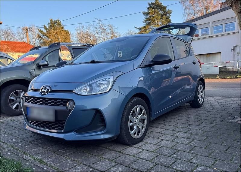 Gebraucht Hyundai i10 Trend 67 PS (49 kW) 2017 Blau Kleinwagen