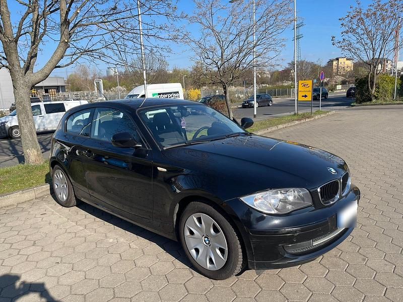 Gebraucht BMW 116 122 PS (89 kW) 2009 Schwarz Kleinwagen