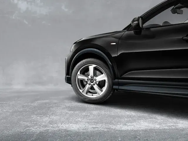 Gebraucht Audi Q2 S-Line 150 PS (110 kW) 2024 Mythosschwarz metallic SUV