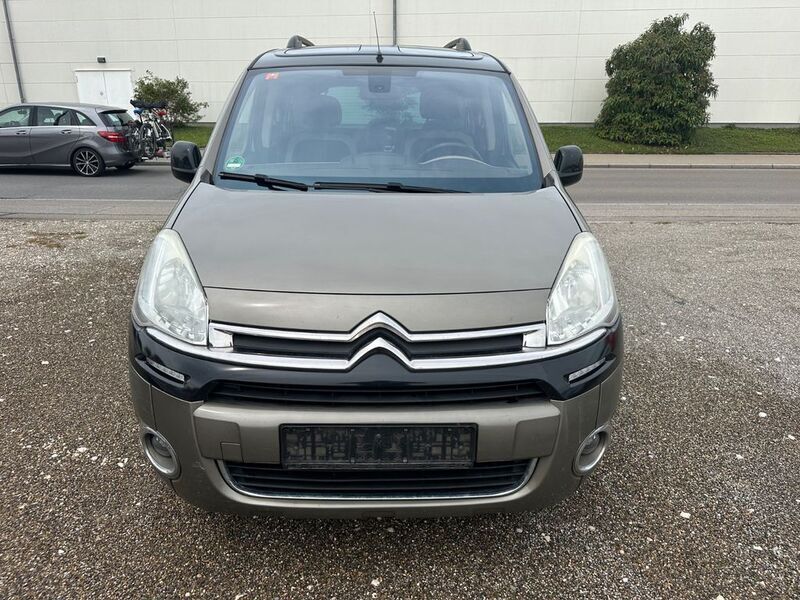 Grün Gebraucht 2013 Citroën Berlingo Exclusive Van / Kleinbus | 4.850 € - Bild 1/4