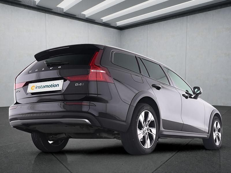 Gebraucht Volvo V60 CC 197 PS (144 kW) 2023 Schwarz Kombi