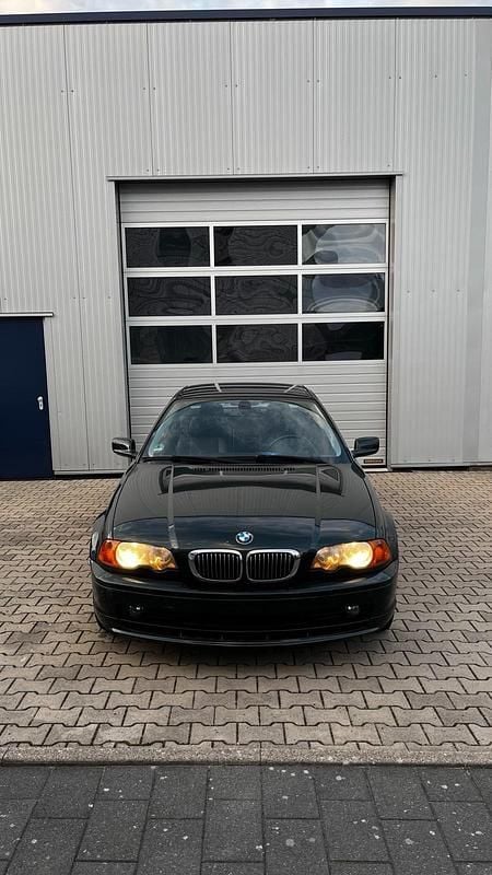 Grün Gebraucht 2002 BMW 320 Coupé | 2.500 € (Superpreis) - Bild 1/4