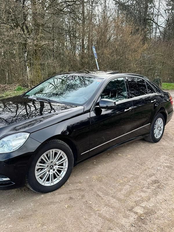 Gebraucht Mercedes E350 Elegance 306 PS (225 kW) 2012 Schwarz Limousine