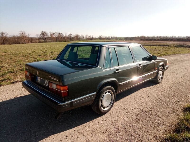 Grau Gebraucht 1988 Volvo 760 Limousine | 6.900 € - Bild 1/4