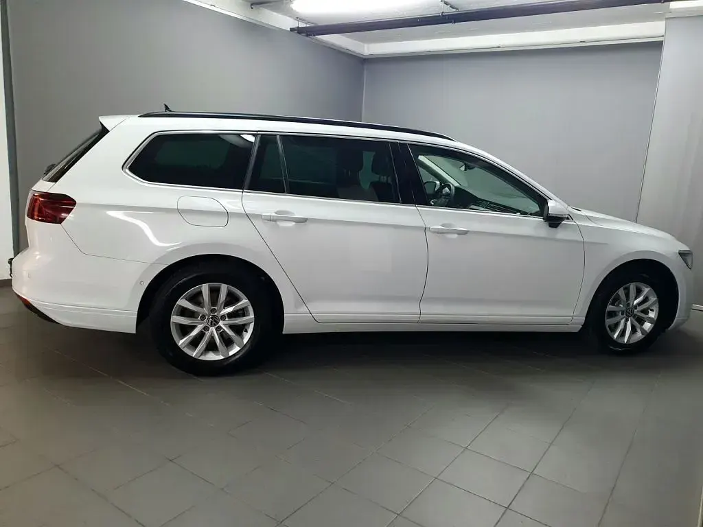 Gebraucht VW Passat Business 150 PS (110 kW) 2023 2y gletscherweiß metallic (metallic) Kombi