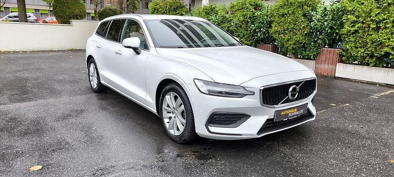 Weiß Gebraucht 2021 Volvo V60 Momentum Kombi | 24.990 € (Guter Preis) - Bild 1/4