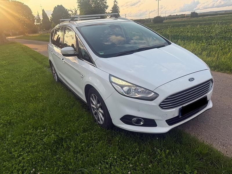 Weiß Gebraucht 2017 Ford S-MAX S Van / Kleinbus | 11.990 € (Superpreis) - Bild 1/4
