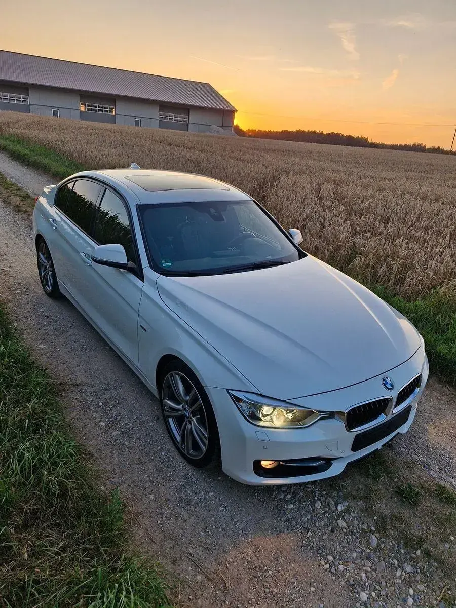 Gebraucht BMW 330 Sport Line 258 PS (189 kW) 2014 Weiß Limousine