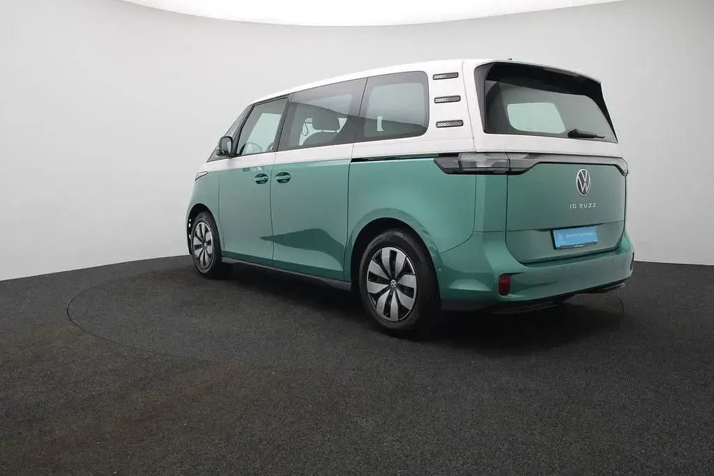 Gebraucht VW ID. Buzz Pro 210 kW (286 PS) 2025 Candyweiß/bay leaf green m... Van / Kleinbus