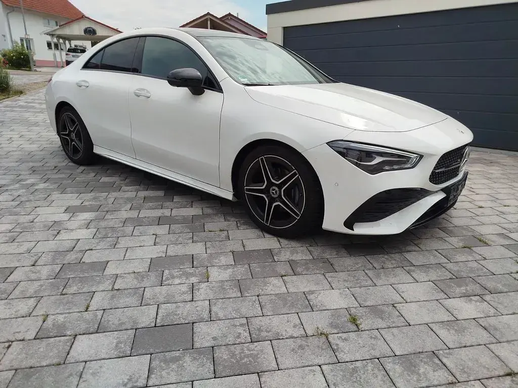 Gebraucht Mercedes CLA180 136 PS (100 kW) 2024 Weiß Limousine