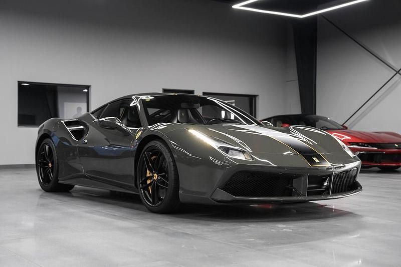 Grau Gebraucht 2018 Ferrari 488 Coupé | 224.950 € (Fairer Preis) - Bild 1/4