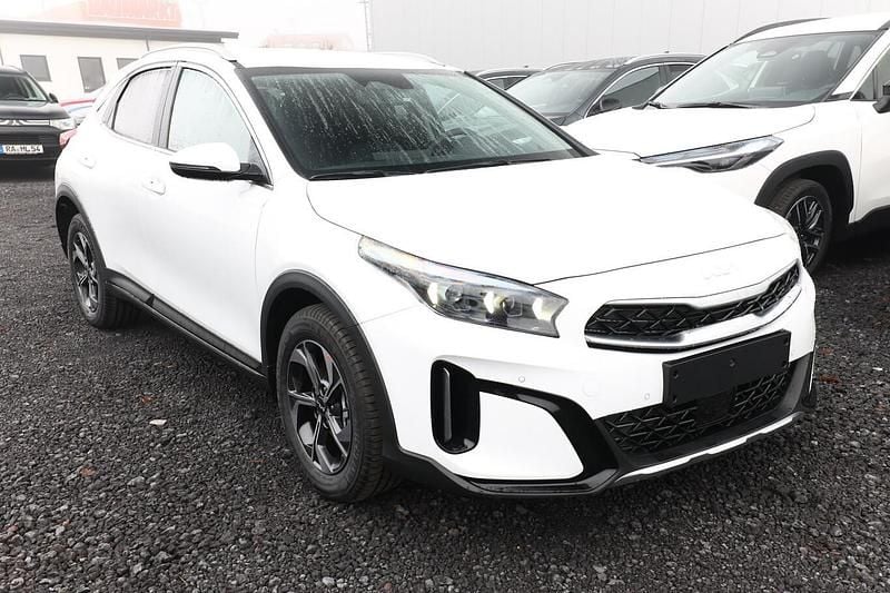 Neu Kia XCeed 150 PS (110 kW) 2025 Deluxeweiß metallic SUV