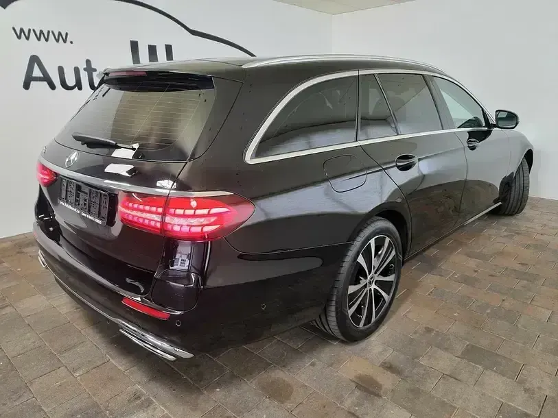 Gebraucht Mercedes E300 320 PS (235 kW) 2022 Ung. schwarz  unilack Kombi