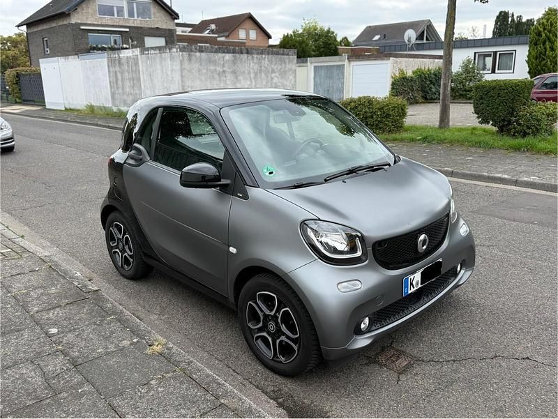 Grau Gebraucht 2019 Smart ForTwo Coupé Prime Kleinwagen | 14.450 € (Fairer Preis) - Bild 1/4