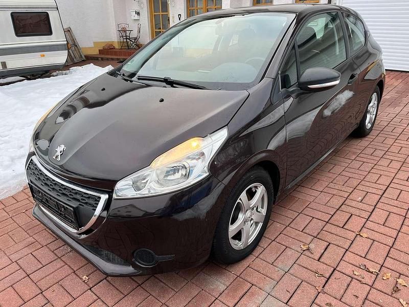 Gebraucht Peugeot 208 Access 68 PS (50 kW) 2013 Lackierung rot schwarz/met. Kleinwagen