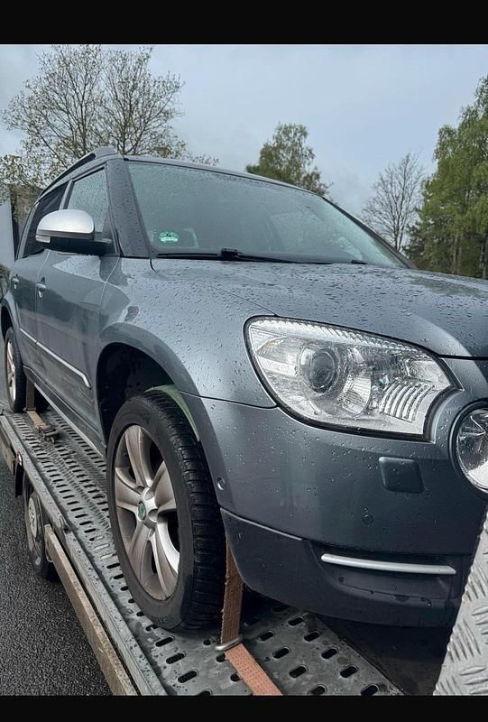 Grau Gebraucht 2012 Skoda Yeti SUV | 4.850 € (Superpreis) - Bild 1/4