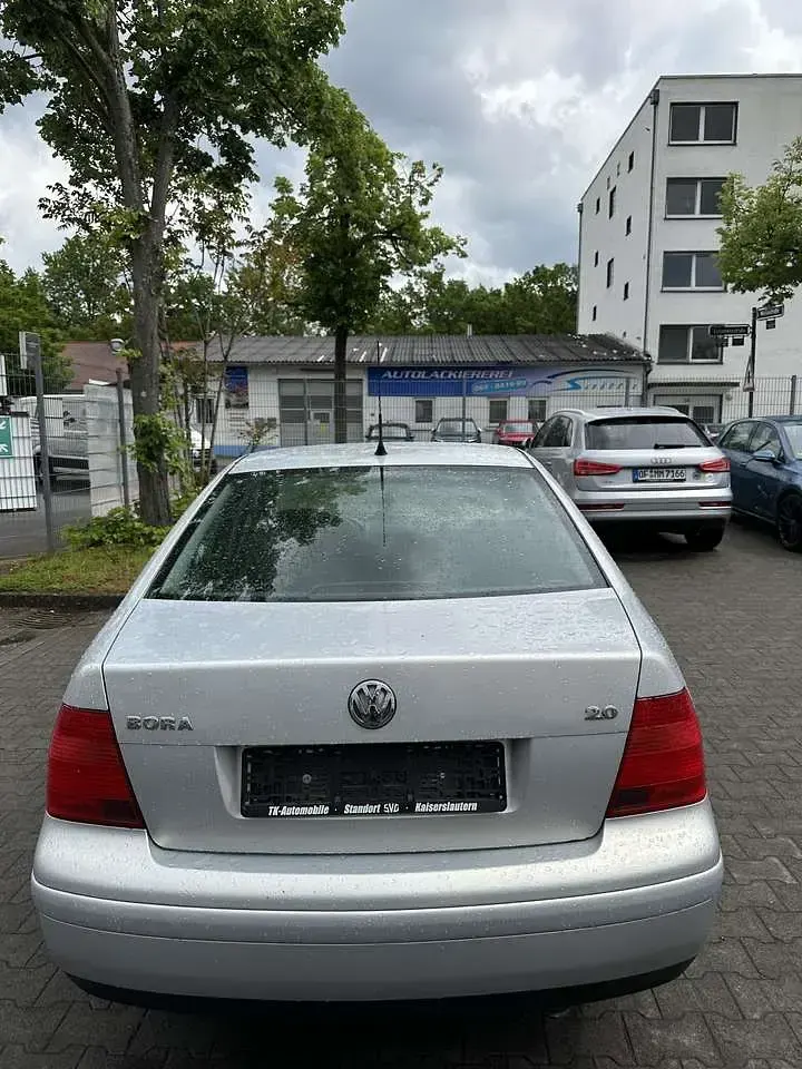 Gebraucht VW Bora Highline 116 PS (85 kW) 1999 Silber Limousine