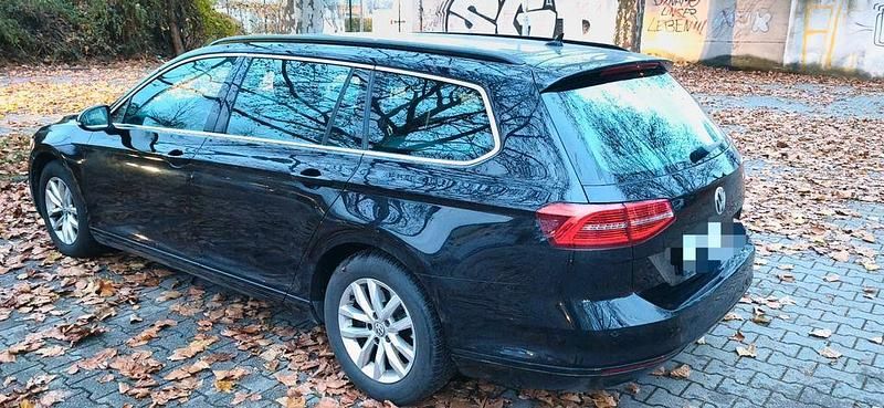 Gebraucht VW Passat Comfortline 120 PS (88 kW) 2017 Schwarz Kombi